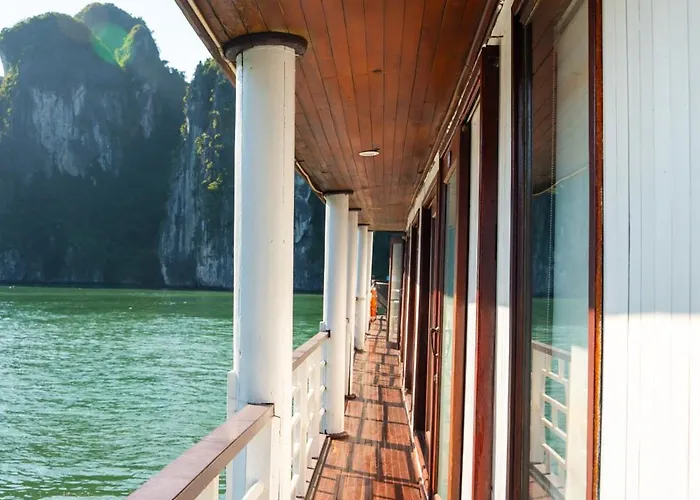 Botel Freedom Cruise Bay - Lan Ha Bay Ha Long