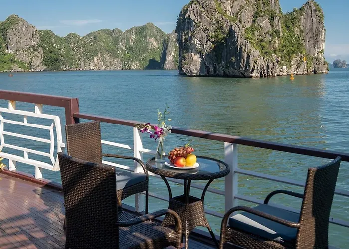 Freedom Cruise Bay - Lan Ha Bay Ha Long
