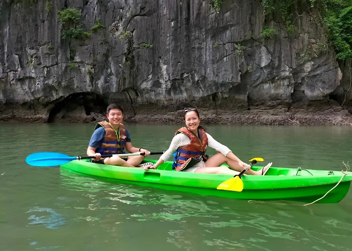 Botel Freedom Cruise Bay - Lan Ha Bay Ha Long