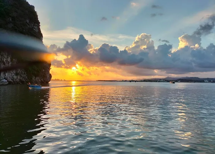 Freedom Cruise Bay - Lan Ha Bay Ha Long