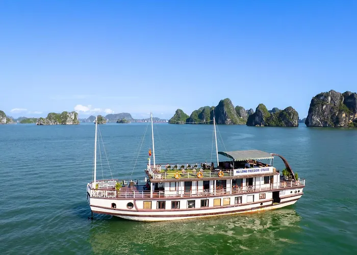 Freedom Cruise Bay - Lan Ha Bay Ha Long