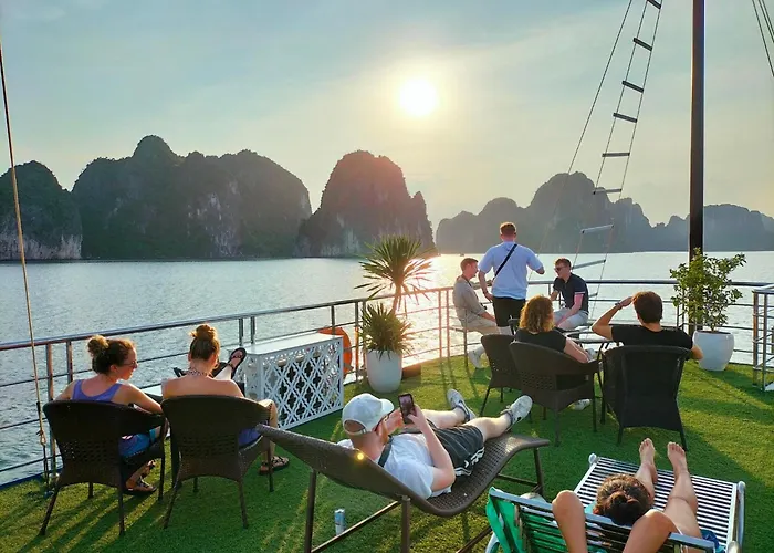 Freedom Cruise Bay - Lan Ha Bay