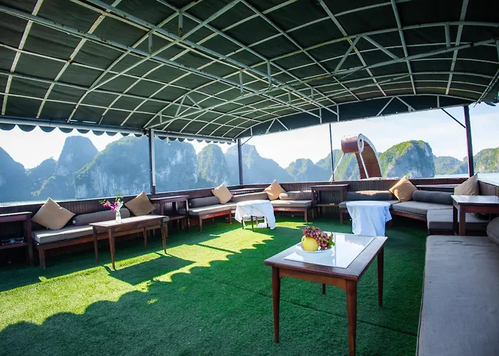 Freedom Cruise Bay - Lan Ha Bay Botel