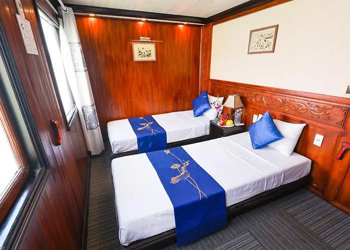 Freedom Cruise Bay - Lan Ha Bay Botel
