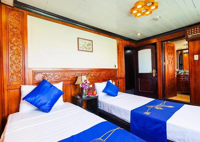 Botel Freedom Cruise Bay - Lan Ha Bay Ha Long