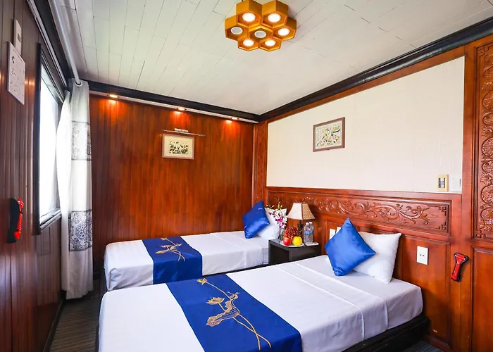 Freedom Cruise Bay - Lan Ha Bay Botel