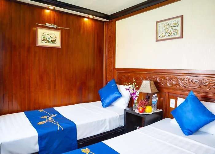 Botel Freedom Cruise Bay - Lan Ha Bay Ha Long